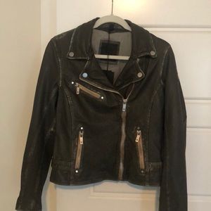 Amazing leather jacket that has never been worn!
